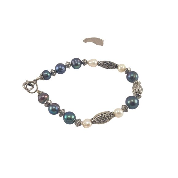 Handcrafted Elegant Freshwater Pearl and Metal Bead Bracelet - Picture 6 of 6